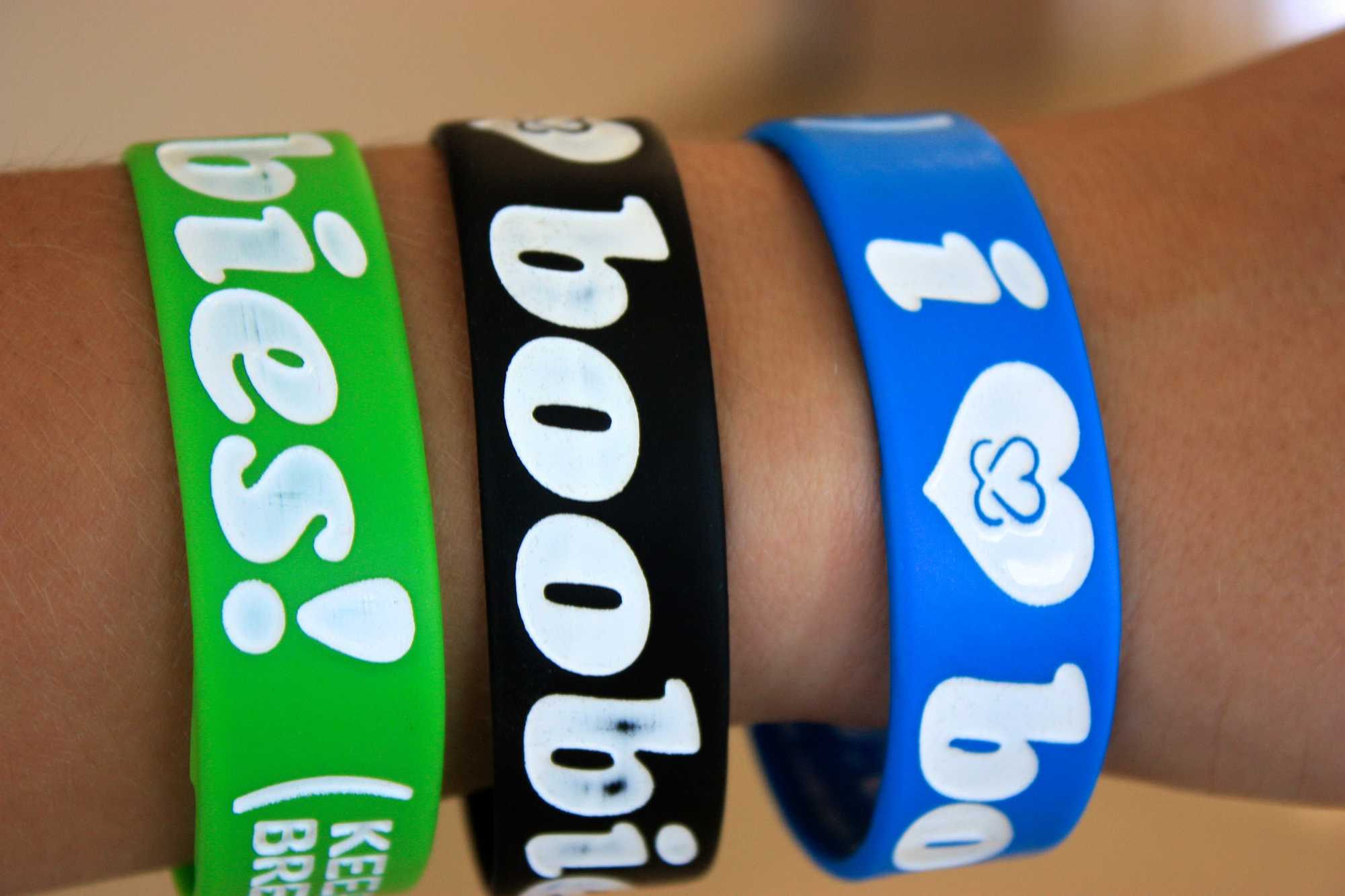 Boobies Bracelets, back when fuck boys were an all time high. : r/nostalgia