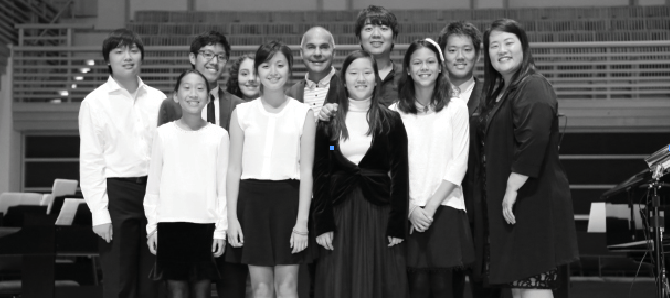 Junior+Dylan+Wirawan%2C+second+from+left+in+the+back+row%2C+poses+for+a+photograph+with+his+fellow+pianists%2C+who+performed+on+Oct.+4+with+world-renowned+pianist+Lang+Lang+%28center%29.+Wirawan+has+been+playing+the+piano+for+several+years.