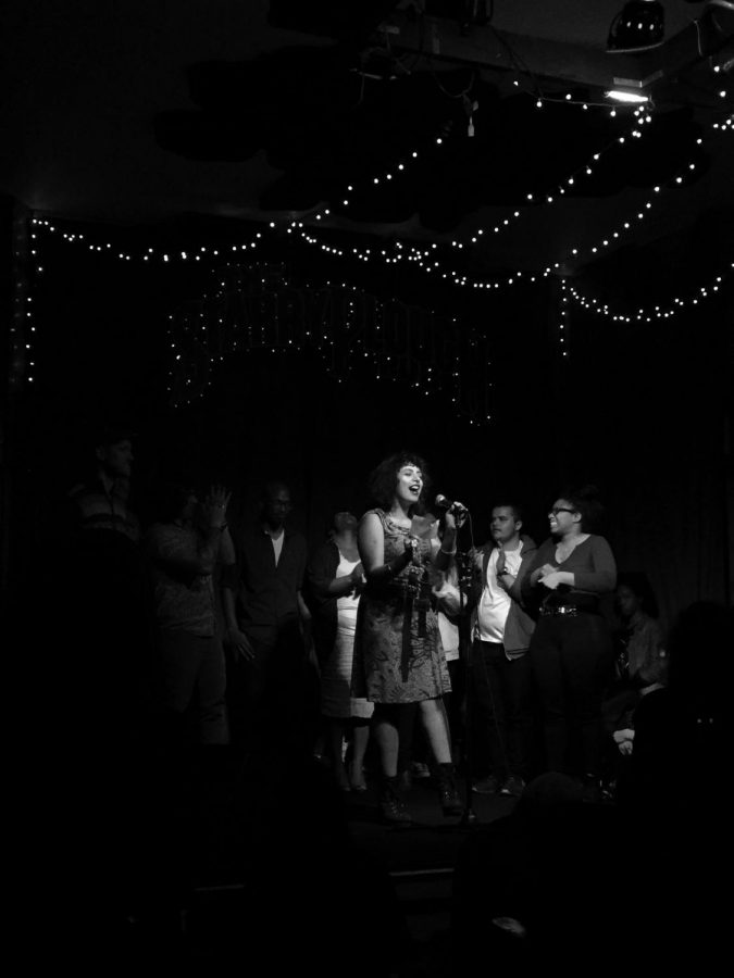 Cal+alumna+Jasmine+Sufi+serves+as+slam+master+and+host+of+the+Berkeley+Poetry+Slam+at+the+Starry+Pub.+