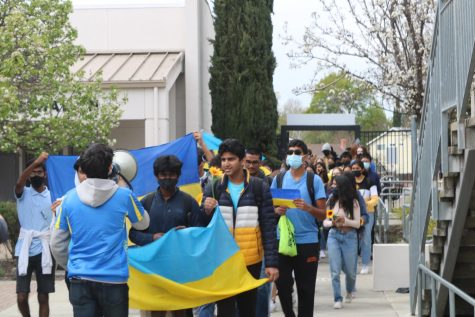 Cal High students march through the quad holding Ukrainian flags and sunflowers, the national flower, to show support for the country, which was invaded by Russia on Feb. 24 and has seen thousands of injuries and deaths as a result.