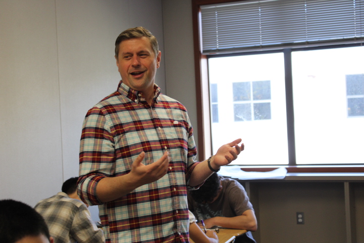 New AP Lit teacher Wade Wilgus lectures his class. Rotating substitutes taught the class before he started on Sept. 7.