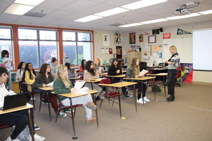 iQuest adviser Michelle Turner talks to some of the students in her unique class, which meets only once a week. The class focuses on finding internships for the students.