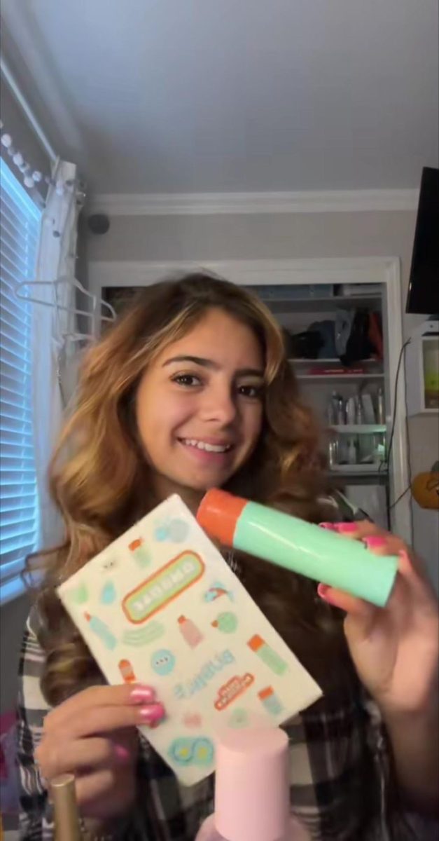 Talia Campo-Torres shows off her sponsorship’s products on social media. She shares about her favorite items from Bubble so that her followers might try the products themselves. 