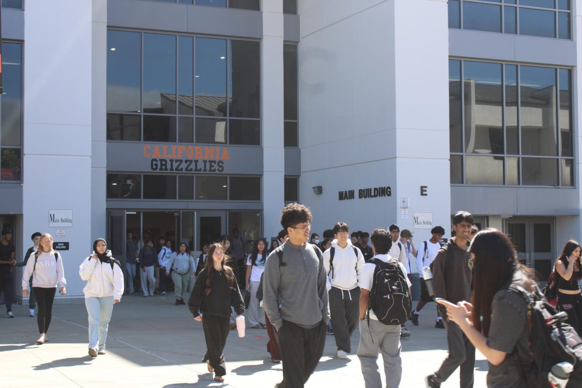 Students hurry to their class during passing period. With a new uniform bell schedule, the time of passing periods and amount of time students have to get to class may change. 